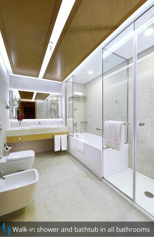   Family Room - Complimentary Luxury Transfers to Jumeirah Beach and Mall of Emirates image 4