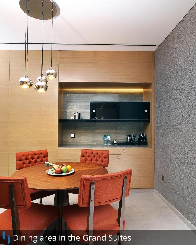 Grand Suite 1 Bedroom - Complimentary Luxury Transfers to Jumeirah Beach and Mall of Emirates image 3