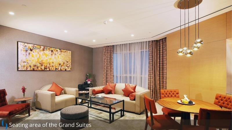 Grand Suite 1 Bedroom - Complimentary Luxury Transfers to Jumeirah Beach and Mall of Emirates image 1