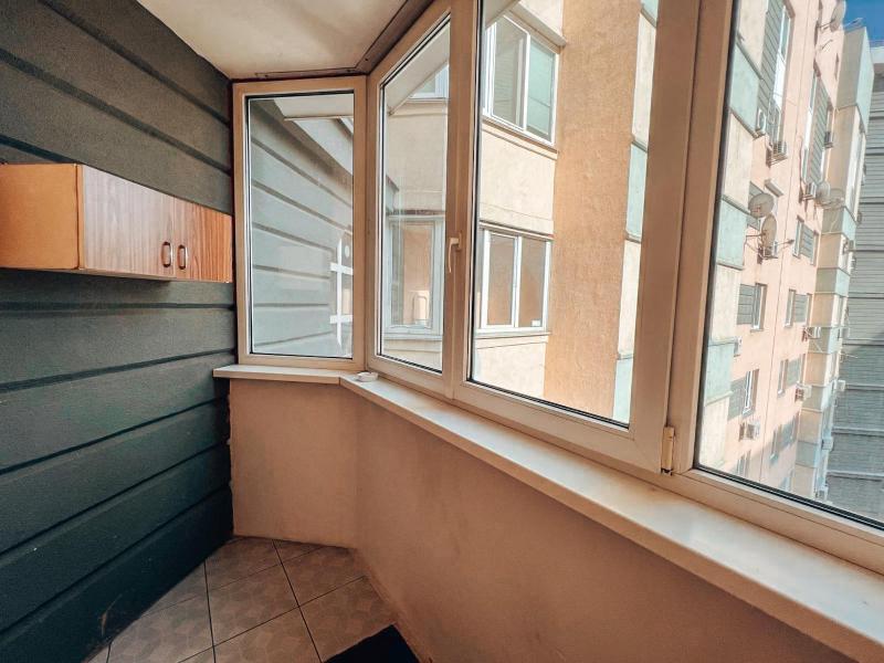One-Bedroom Apartment image 4
