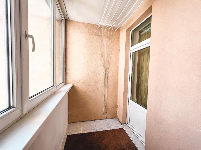 One-Bedroom Apartment image 3