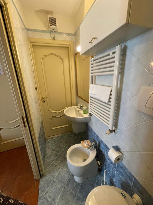 Standard Single Room image 2