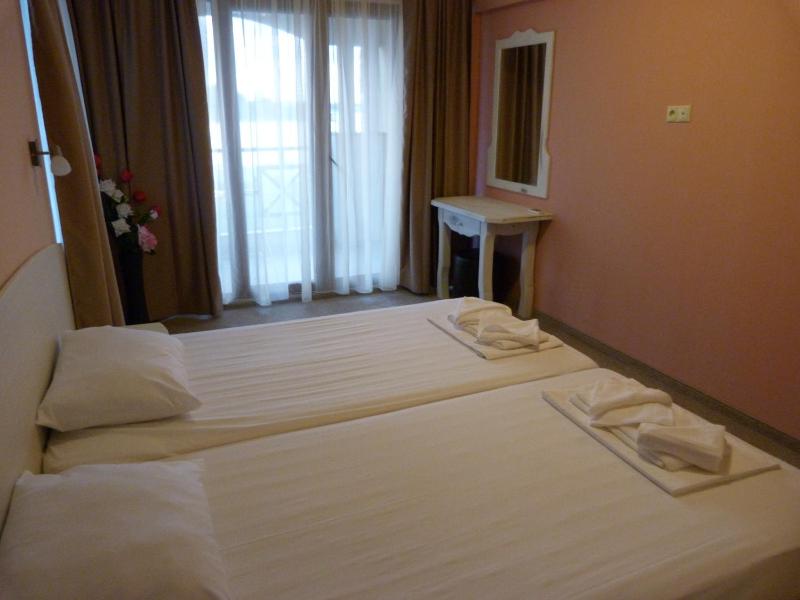 Double Room with Balcony and Sea View image 2