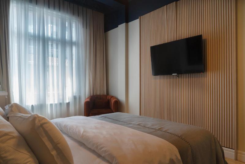 Economy Double Room image 3
