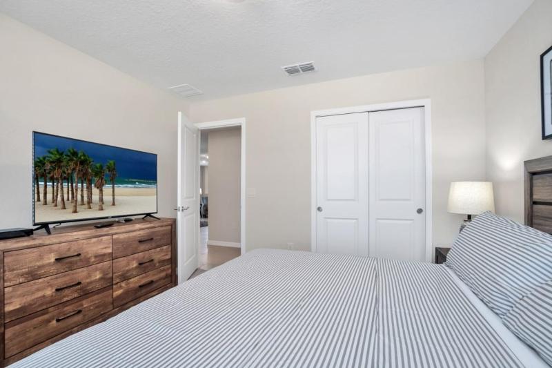 Brand New 6 Bed Windsor Island Resort Near Disney! villa - image 17