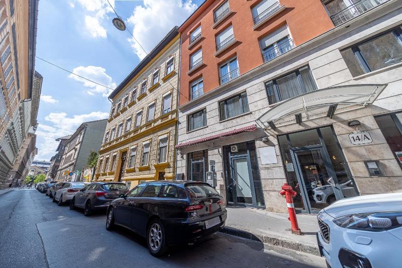 Studio Apartment image 3