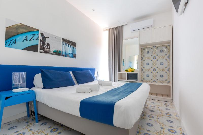 Double or Twin Room with Sea View image 3