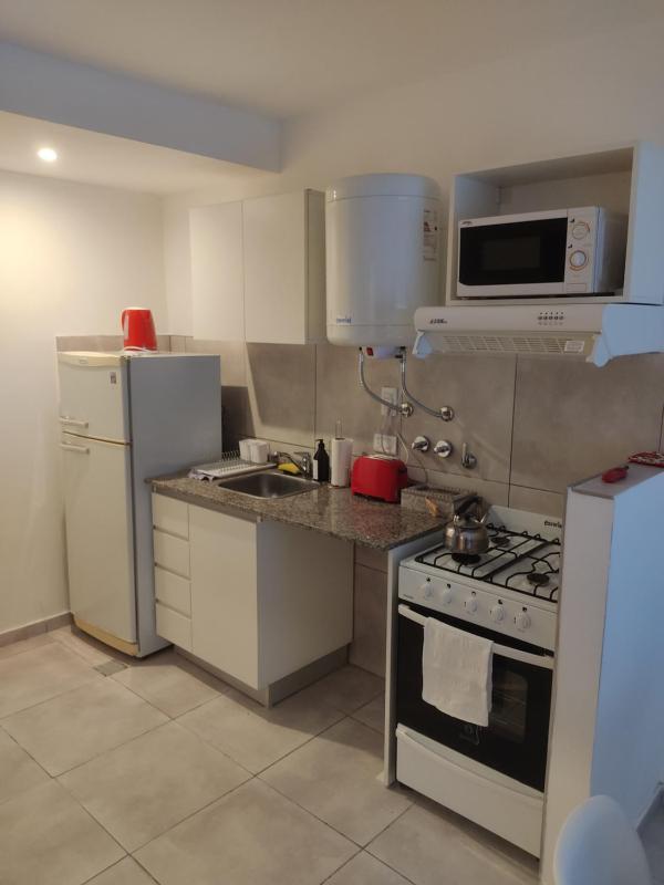 Dpto de 1 dormitorio en el centro de la ciudad - image 4