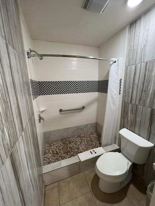King Room - Non-Smoking image 2