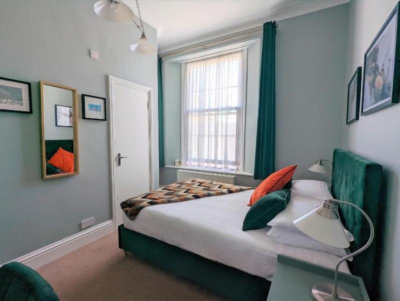 Compact Double Room image 2