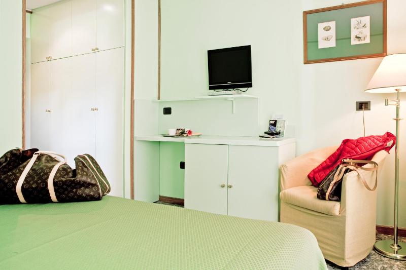 Double Room image 1