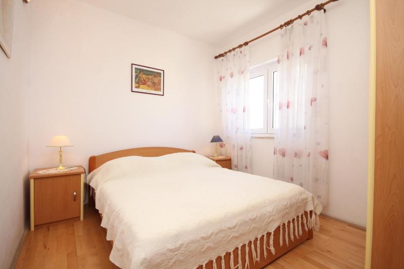One-Bedroom Apartment with Balcony and Sea View image 4
