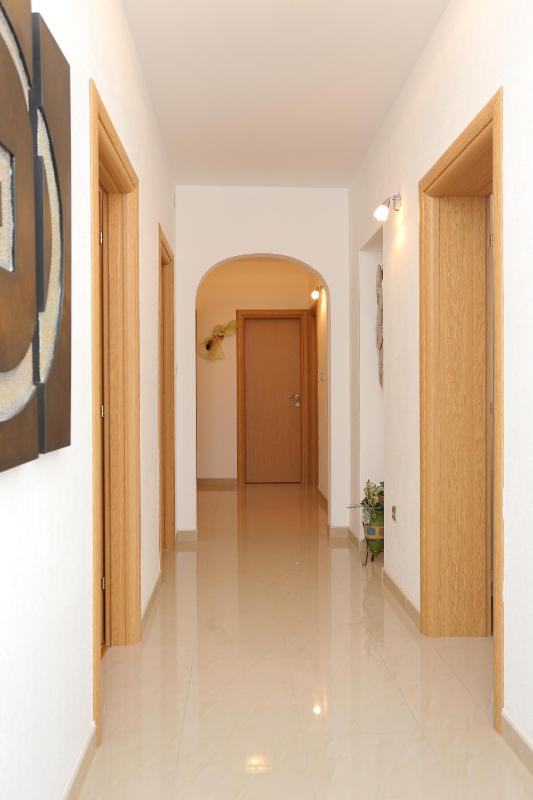 Three-Bedroom Apartment with Balcony and Sea View image 2