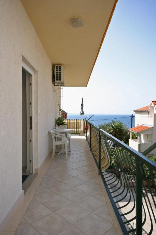 Studio with Balcony and Sea View image 3