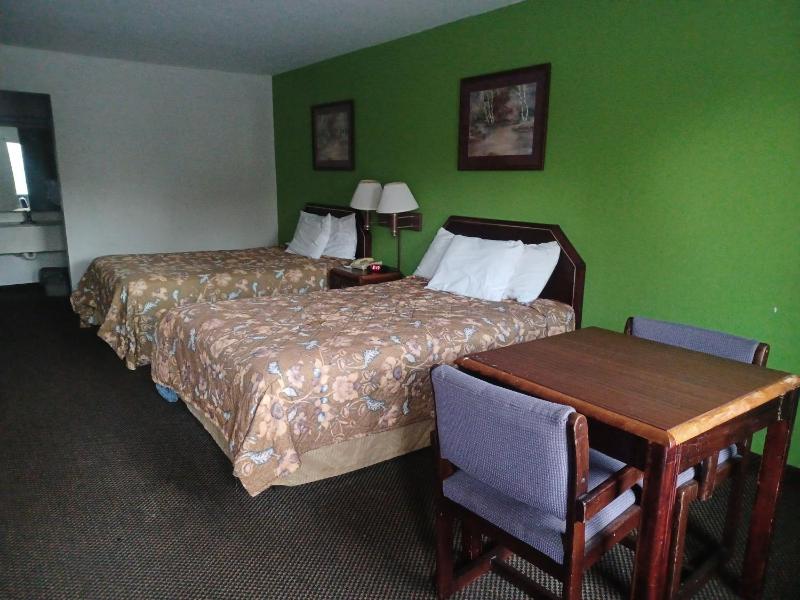 Double Room with Two Double Beds - Smoking image 2