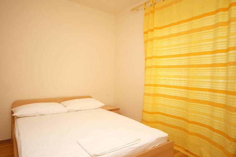 Studio with Balcony image 4