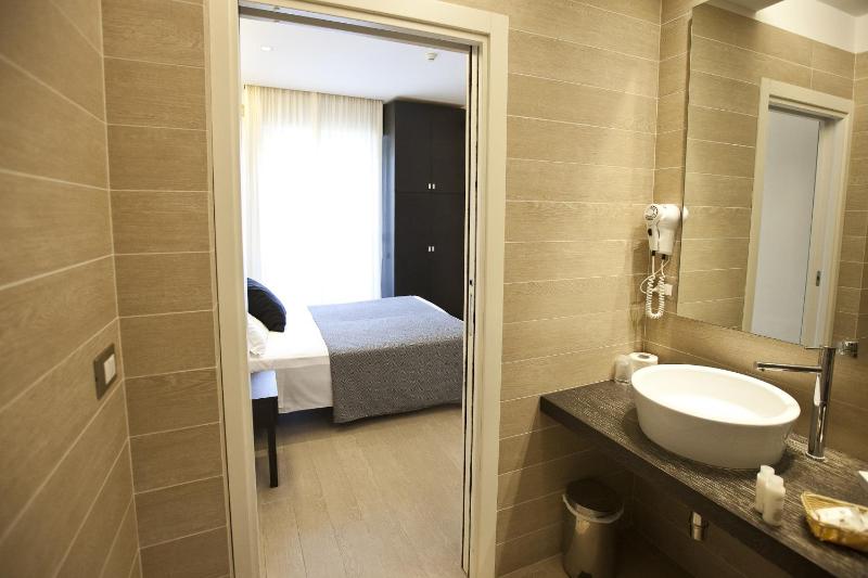 Triple Room image 3