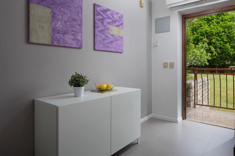 Three-Bedroom Apartment with Terrace and Sea View image 2