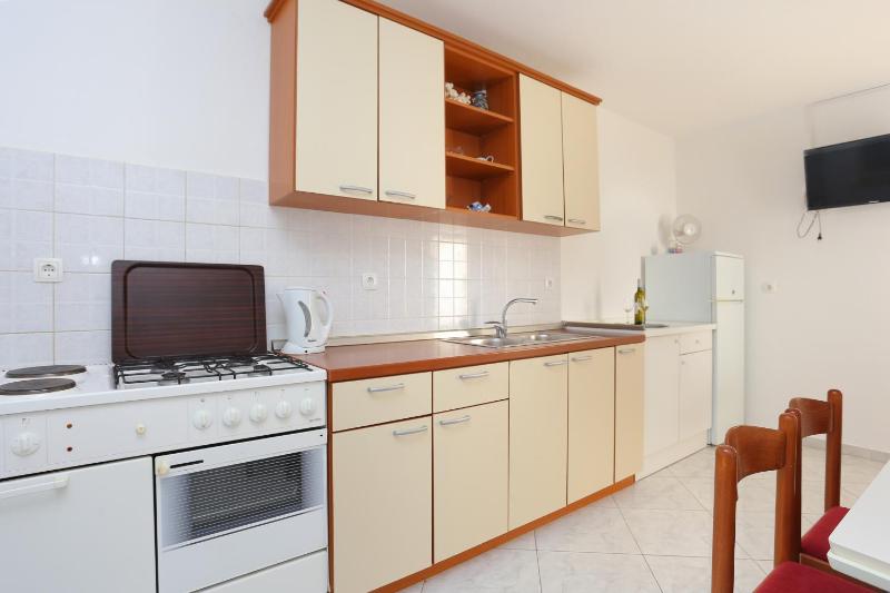 Apartments by the sea Brela Makarska - 2718 - image 28