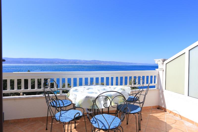 Two-Bedroom Apartment with Terrace and Sea View image 4