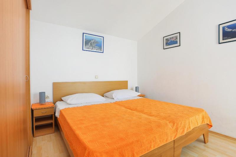 One-Bedroom Apartment with Terrace and Sea View image 1