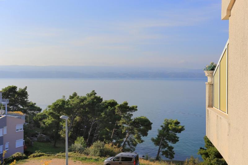 One-Bedroom Apartment with Terrace and Sea View image 2