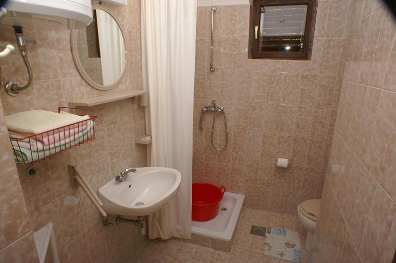 One-Bedroom Apartment with Balcony and Sea View image 4
