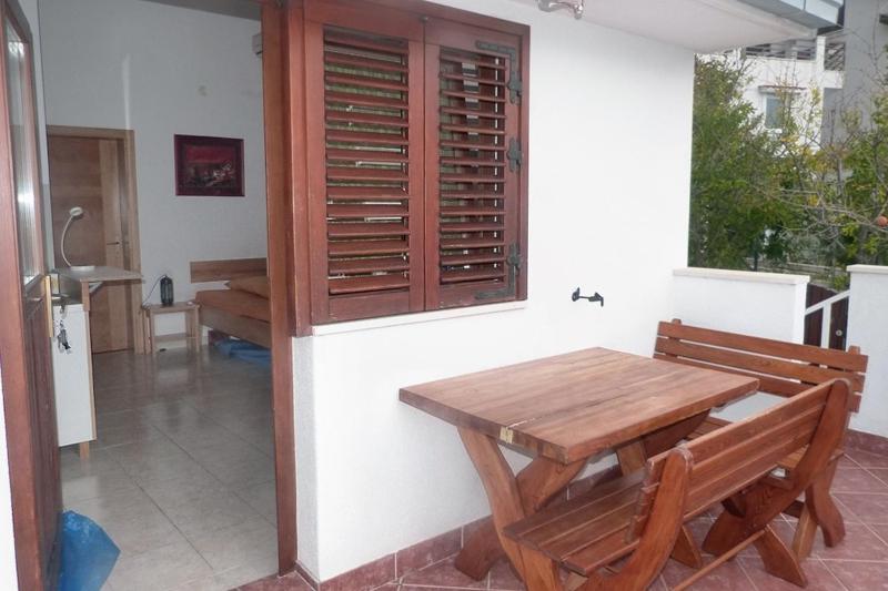 One-Bedroom Apartment with Terrace and Sea View image 3