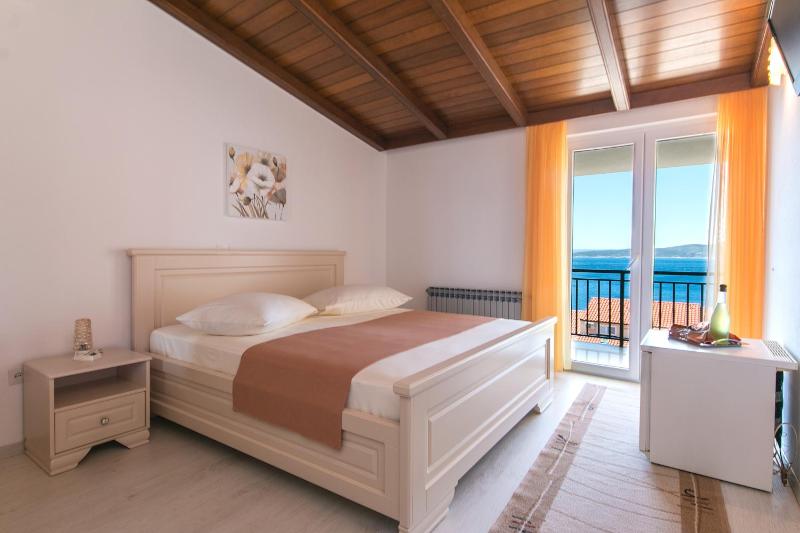 Double Room with Balcony and Sea View image 1