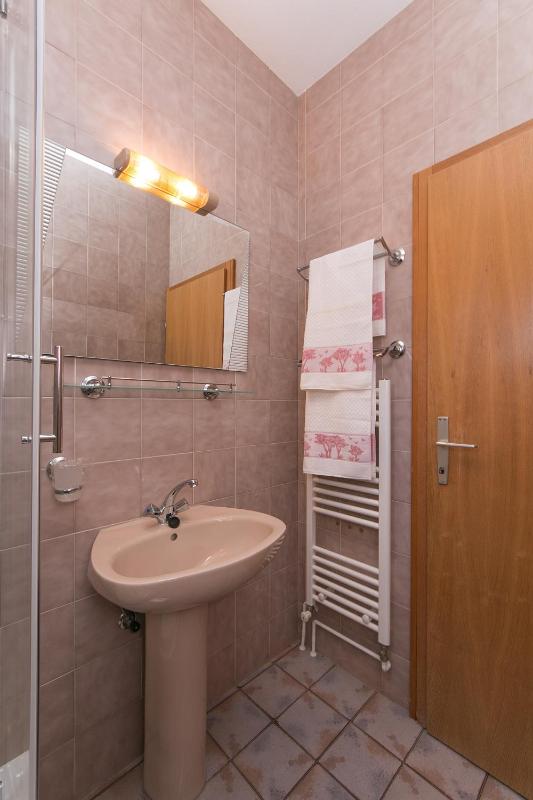 Double Room with Balcony and Sea View image 4