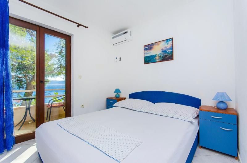 Studio with Balcony and Sea View image 1