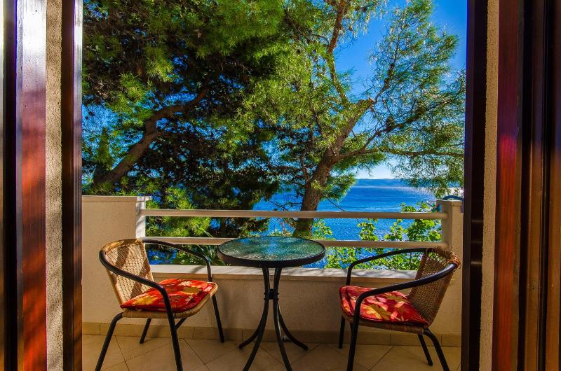 Studio with Balcony and Sea View image 3