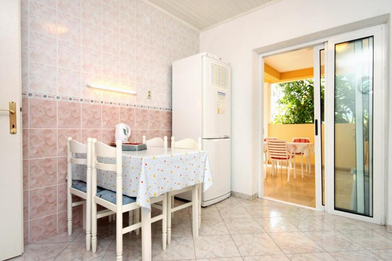 Apartments and rooms by the sea Zivogosce - Porat Makarska - 2733 - image 8