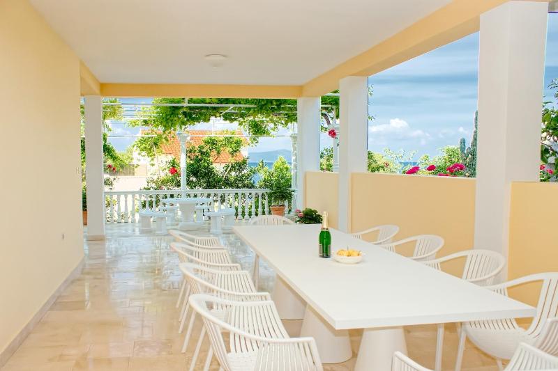 Apartment with Terrace and Sea View image 4