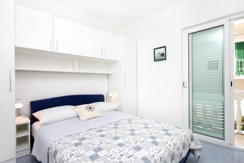 One-Bedroom Apartment with Terrace and Sea View image 1