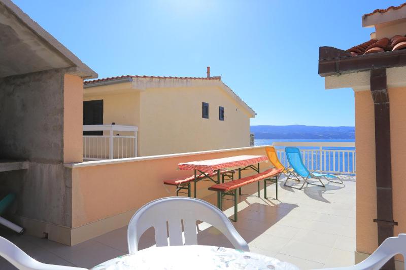One-Bedroom Apartment with Terrace and Sea View image 2