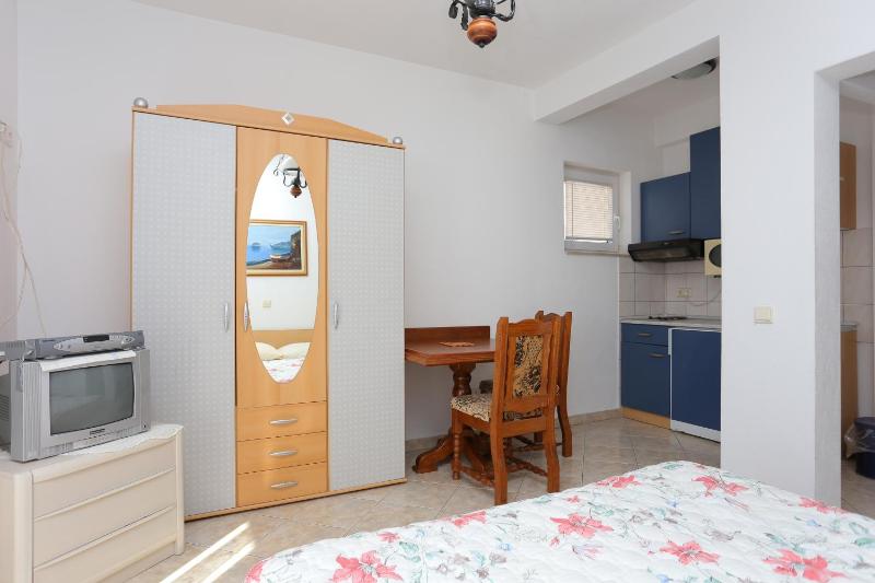 Studio with Balcony and Sea View image 4