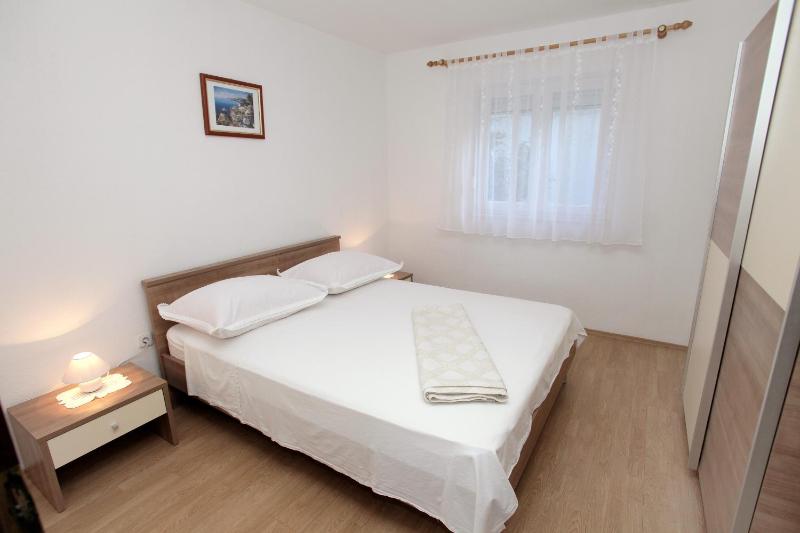 One-Bedroom Apartment with Terrace and Sea View image 1