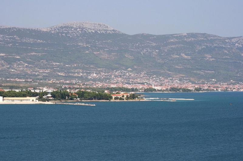 One-Bedroom Apartment with Terrace and Sea View image 4
