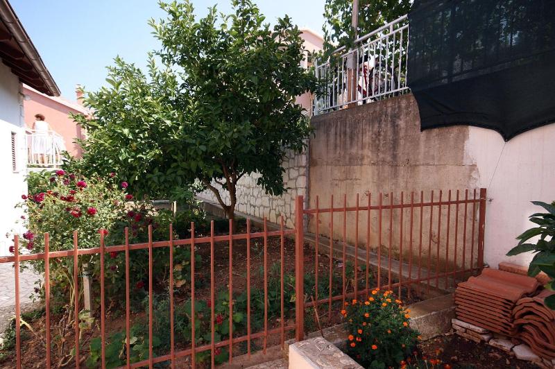 One-Bedroom Apartment with Terrace and Sea View image 2