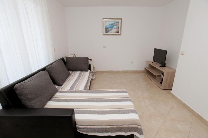 Two-Bedroom Apartment with Balcony and Sea View image 1