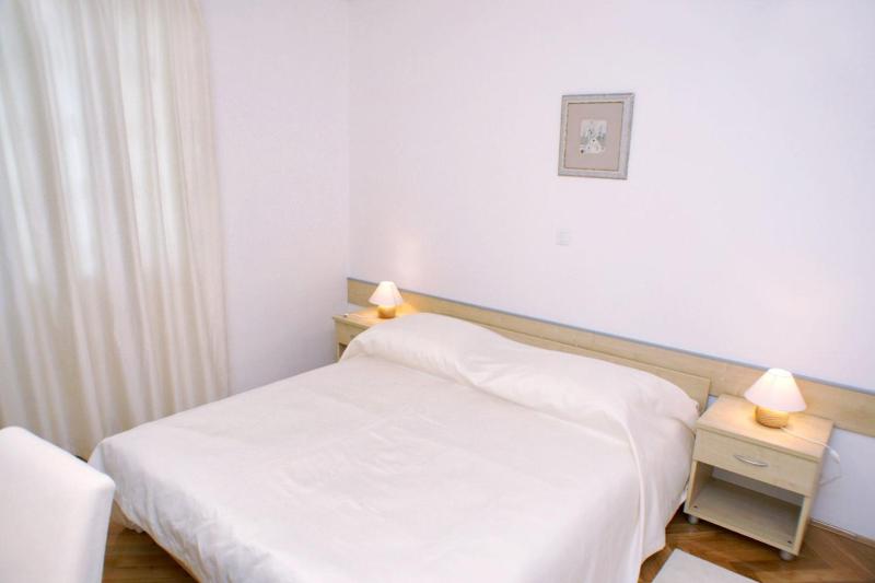 One-Bedroom Apartment image 3
