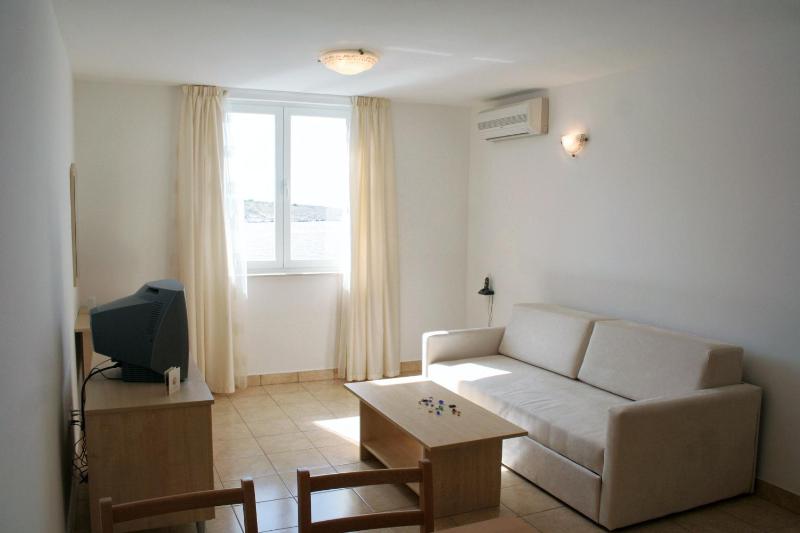 One-Bedroom Apartment image 1