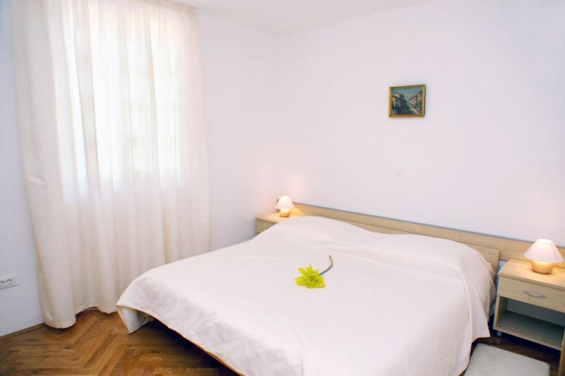 One-Bedroom Apartment image 4
