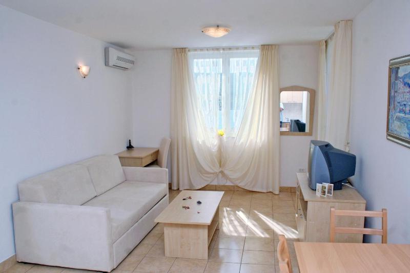 One-Bedroom Apartment image 1