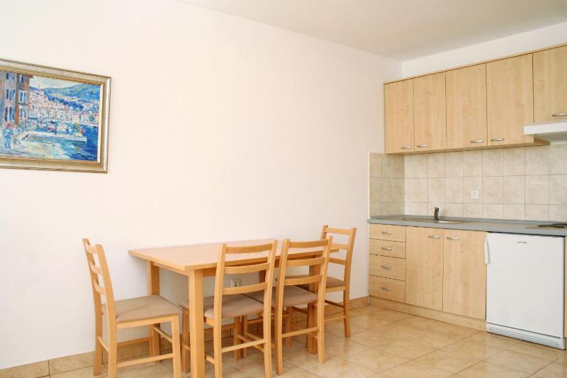 One-Bedroom Apartment image 4