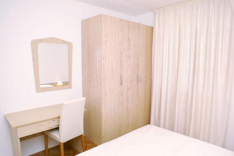 One-Bedroom Apartment image 4