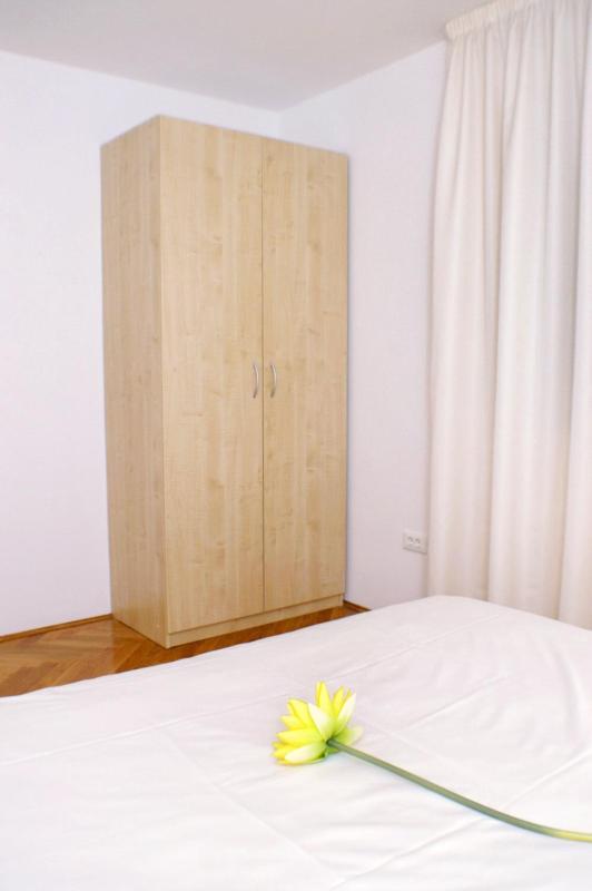 One-Bedroom Apartment image 4
