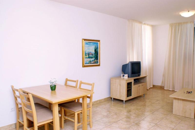 One-Bedroom Apartment image 3