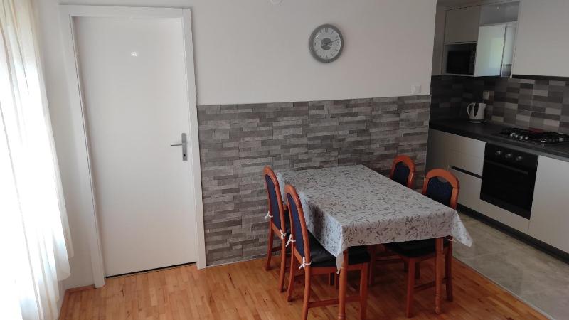 One-Bedroom Apartment with Terrace and Sea View image 4